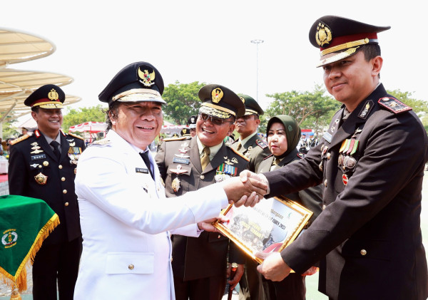 Pj Gubernur Banten Al Muktabar Hadiri Upacara dan Parade Peringatan HUT ke-78 TNI