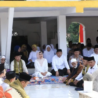 Bupati Serang Motivasi ASN Tingkatkan Pelayanan ke Masyarakat ketika Ziarah ke Makam KH Syam’un