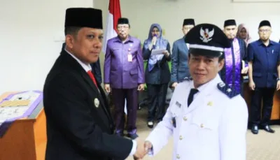 Pererat Masyarakat Untuk Kemajuan Desa: Pj. Bupati Lantik Kades Kemiri