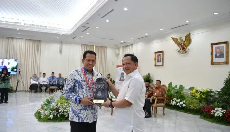 Pemkab Tangerang Mendapat Penghargaan Paritrana Award dari Wakil Presiden