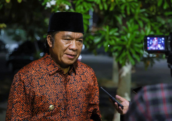 Pj Gubernur Banten Al Muktabar Sambut Kedatangan Wapres KH Ma'ruf Amin di Ponpes An- Nawawi Tanara