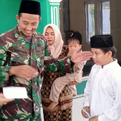 Danramil 0602-18/Kragilan, Kapten Inf Hariyanto Berikan Santunan Kepada Anak Yatim