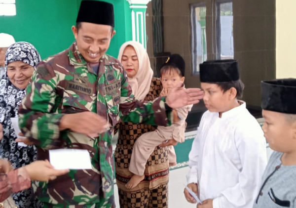 Danramil 0602-18/Kragilan, Kapten Inf Hariyanto Berikan Santunan Kepada Anak Yatim