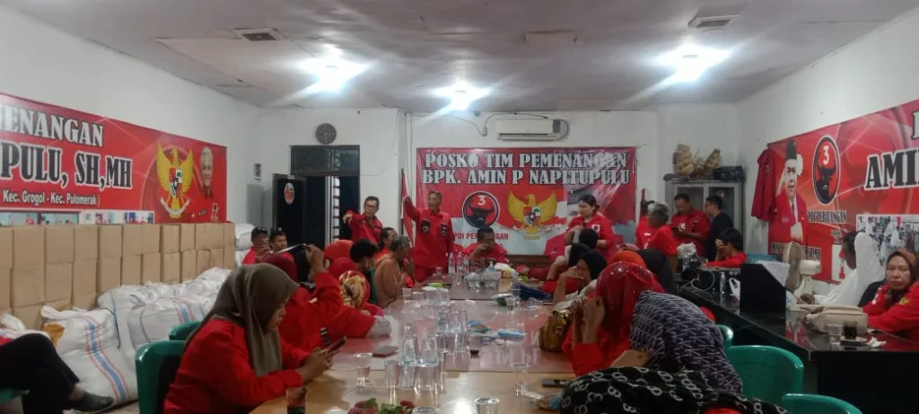 Kader PDIP PAC Pulomerak Meriahkan Kirab Pemilu 2024