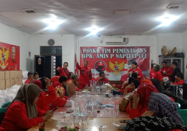 Kader PDIP PAC Pulomerak Meriahkan Kirab Pemilu 2024