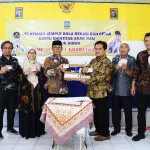 Disdukcapil Kabupaten Serang Bagikan 591 KIA Siswa SMPN 1 Kramatwatu