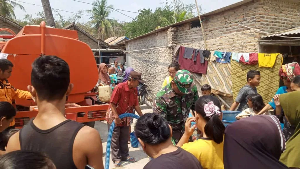 Koramil Kragilan Kembali Salurkan Bantuan Air bersih.