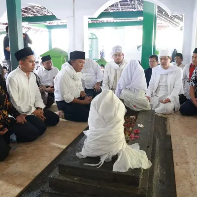 Pj Gubernur Banten Al Muktabar Ziarah ke Makam Achmad Chatib Al Bantani