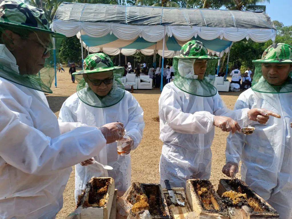 Abdimas BEM Vokasi UI 2023 Kembangkan UMKM Desa Wisata Kubang Baros