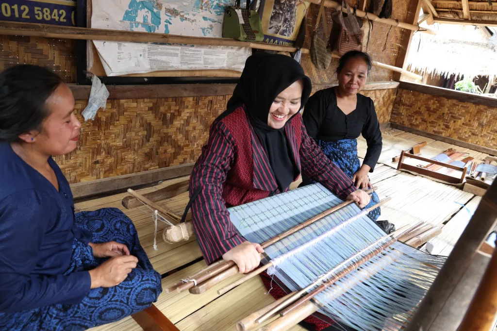 Pendidikan Kecakapan Wirausaha Tenun Baduy Tingkatkan Produktivitas, Kualitas, dan Pemasaran