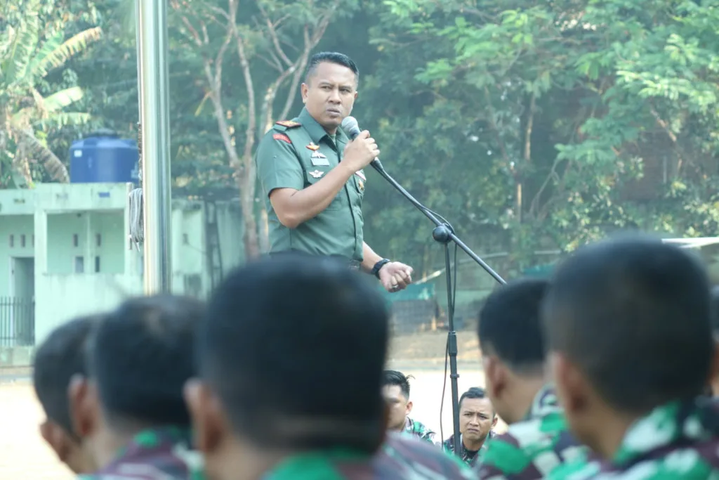 Dandim 0602/Serang Berikan Jam Komandan Kepada Seluruh Prajurit Dan PNS