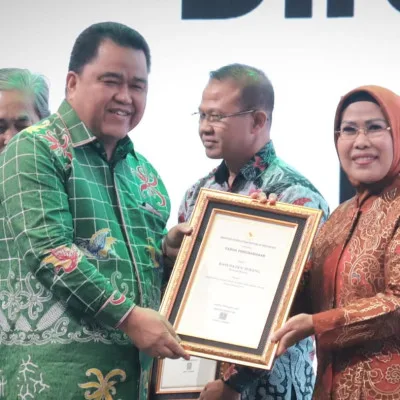 Program Imunisasi Sukses, Bupati Serang Raih Penghargaan Kemenkes