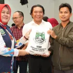 Penyaluran Bantuan Sosial PJ Gubernur Banten Kepada Masyarakat Kota Cilegon