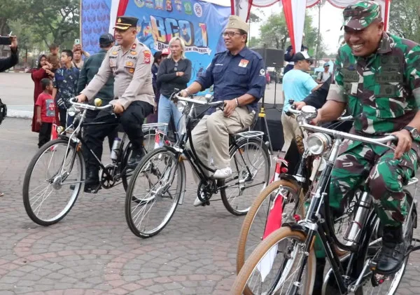 Dandim 0602/Serang Peringati Hari Pahlawan Bersama Komunitas Sepeda Tua