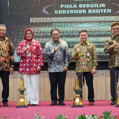 Al Muktabar Apresiasi Seluruh Pemerintah Daerah Peraih Predikat Informatif