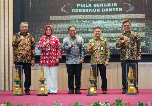 Al Muktabar Apresiasi Seluruh Pemerintah Daerah Peraih Predikat Informatif