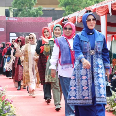 Gelorakan Bangga Buatan Indonesia, Pj Gubernur Al Muktabar Gelar UMKM Wastra Banten