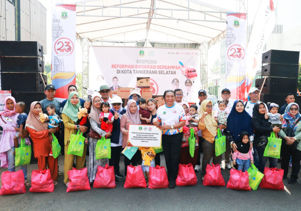 Pemprov Banten Salurkan Bansos di Kota Tangsel Untuk Penanganan Kemiskinan Ekstrem