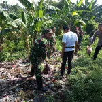 Koramil 0602-13/Padarincang Laksanakan Karbak Pembersihan Sampah Bersama Warg