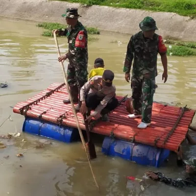 Cegah Banjir, Koramil 0602-20/Pamarayan Laksanakan Pembersihan Aliran Sungai