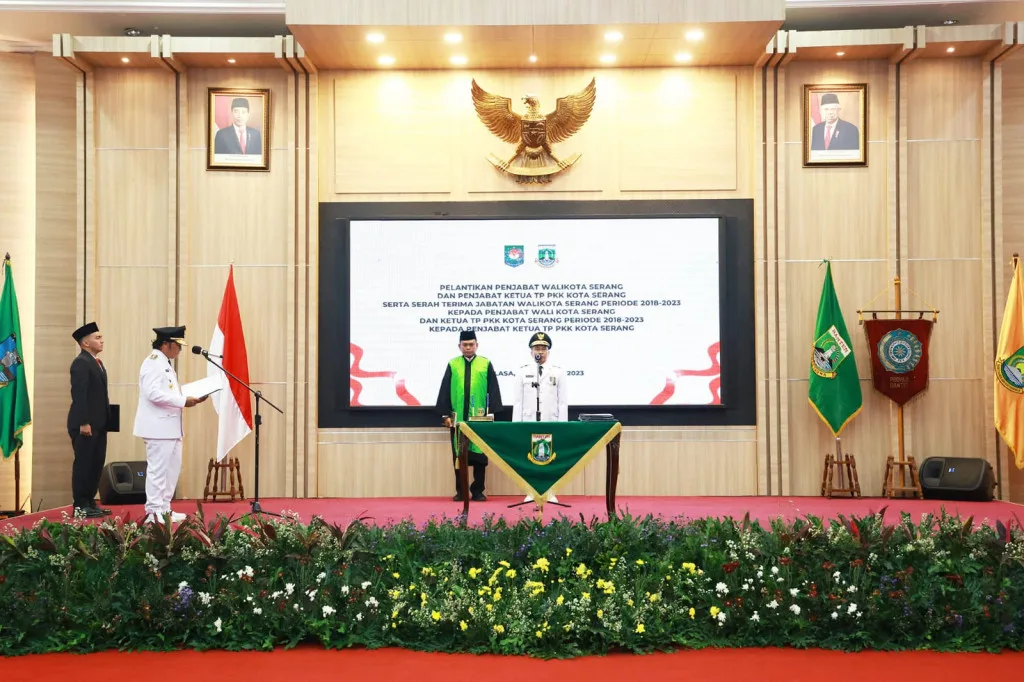 Pj Gubernur Banten Al Muktabar Lantik Pj Wali Kota Serang