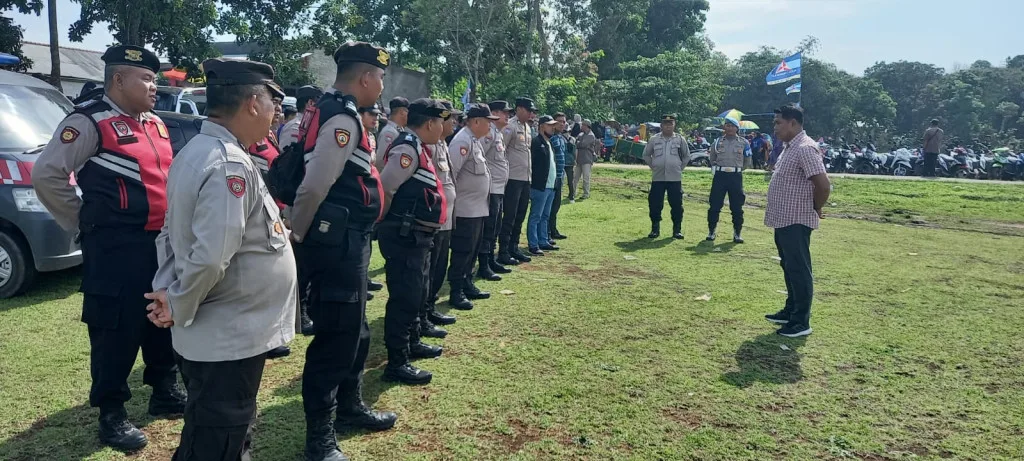 Personel Polsek Panongan Polresta Tangerang Laksanakan Apel Pengamanan Kegiatan Tatap Muka Caleg DPR RI