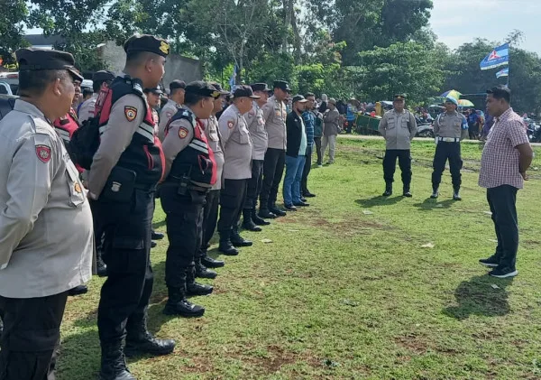 Personel Polsek Panongan Polresta Tangerang Laksanakan Apel Pengamanan Kegiatan Tatap Muka Caleg DPR RI