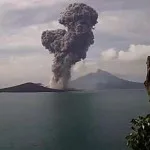 Gunung Anak Krakatau Kembali Erupsi, Masyarakat Sekitar dan Nelayan di Imbau Agar Waspada