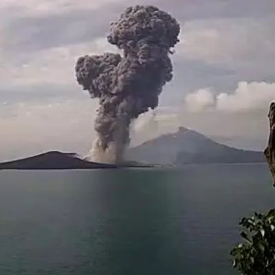 Gunung Anak Krakatau Kembali Erupsi, Masyarakat Sekitar dan Nelayan di Imbau Agar Waspada