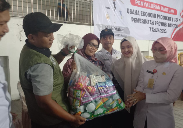 Tingkatkan Ekonomi KPM, Pemprov Banten Salurkan Bantuan Usaha Ekonomi Produktif