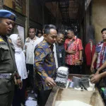 Pastikan Stok dan Harga Aman Menjelang Natura, PJ Wali Kota Serang Tinjau Langsung Pasar Rau