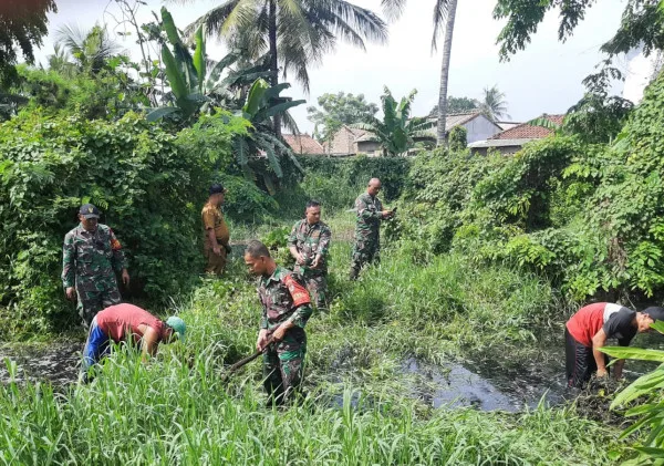 Koramil 0602-18/Kragilan Laksanakan Pembersihan Sampah dan Penghijauan