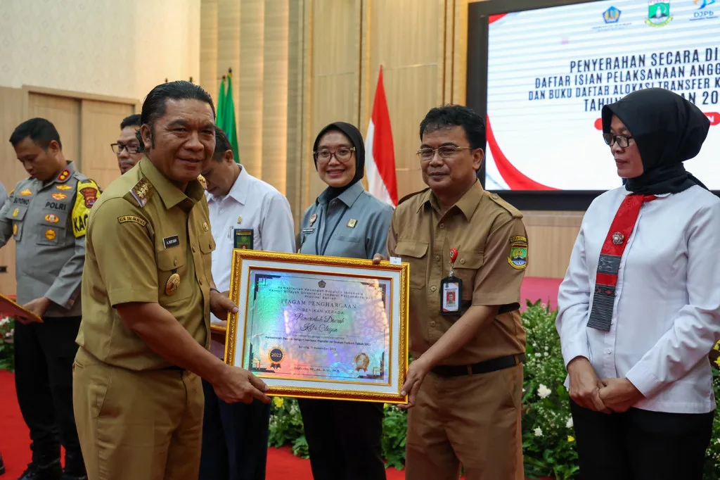 Gubernur Banten Serahkan DIPA dan TKD Tahun Anggaran 2024