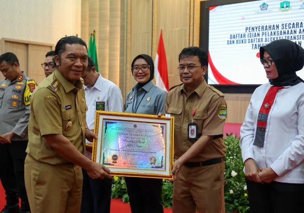 Gubernur Banten Serahkan DIPA dan TKD Tahun Anggaran 2024