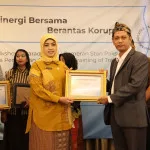 Ketua FORPAK Banten Terima Penghargaan KPK