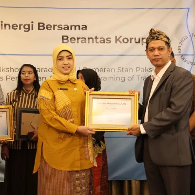 Ketua FORPAK Banten Terima Penghargaan KPK