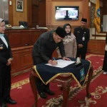 Dorong Pelayanan Publik Menjadi Cepat dan Mudah DPRD Setujui Penetapan Raperda SPBE menjadi Perda Kabupaten Serang