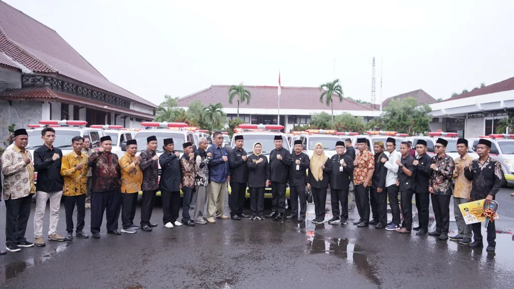 Bupati Serang Berikan Reward Kader Posyandu hingga Ambulans Desa