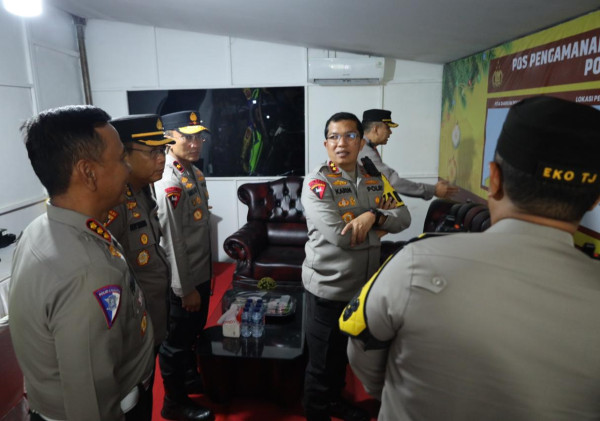 Kapolda Banten Tinjau Pos Pam 5 Ciwandan pada Malam Tahun Baru