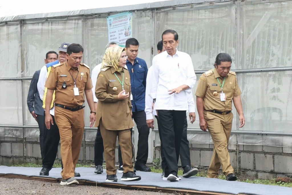 Pj Gubernur Banten Al Muktabar Dampingi Presiden Jokowi Tinjau Realisasi Dana Desa