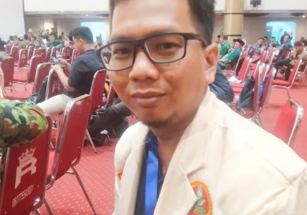 Suhery Wiguna, Aktivis Lingkungan Protes Pelanggaran Kampanye Memaku Pohon