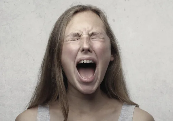 5 Alasan Mengapa Hati Wanita Begitu Sensitif? Laki-laki harus tau ini!