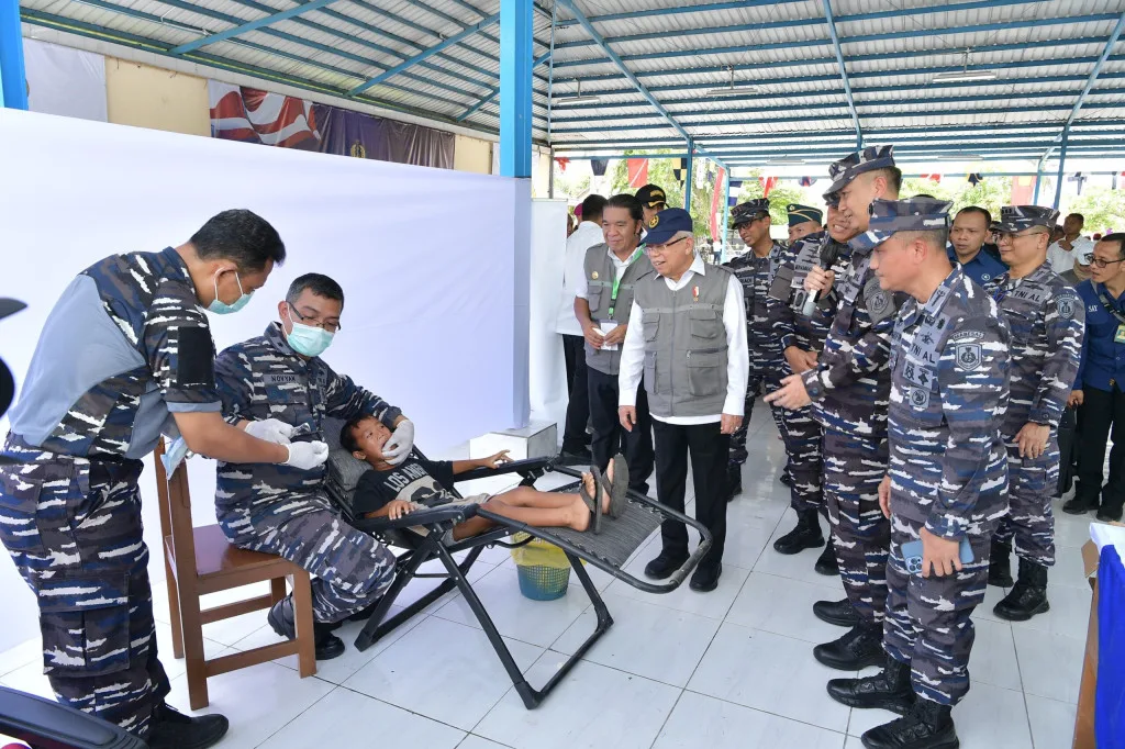 Pj Gubernur Banten, Dampingi Wapres Ma'ruf Amin Kick Off Tanara Clean Up