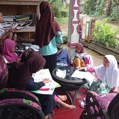 TBM Al-Latif Menumbuhkan Literasi Dari Teras Rumah