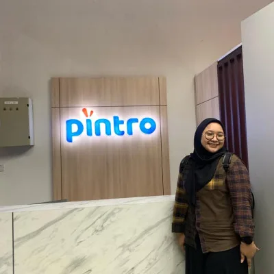 Kisah Sukses Frista, Anak Pekerja Laundry yang Berkarir di Perusahaan IT Ternama