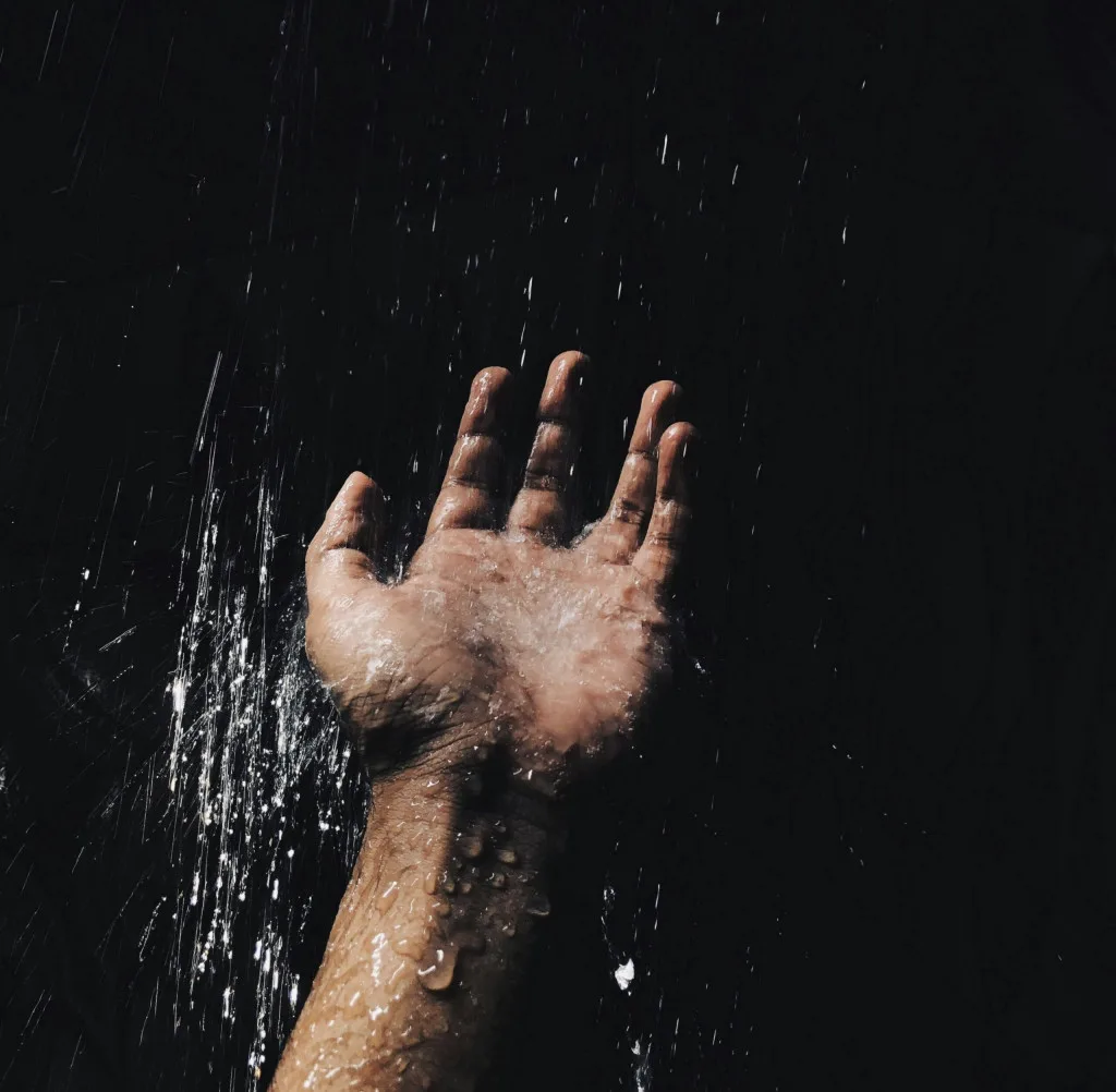 5 Sebab Akibat Bila Berlama-lama di Kamar Mandi