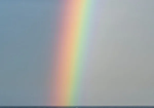 Amazing! Pria Ini Mengejar Ujung Pelangi : Netizen: Ada Bidadari Lagi Mandi Tuh Bang