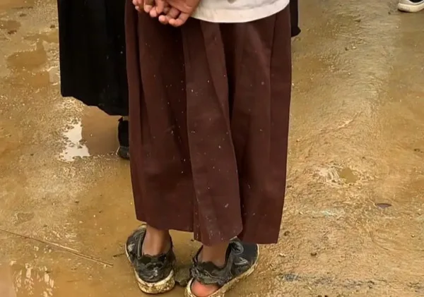 Viral Video Pelajar Pakai Sepatu Robek Saat Mengikuti Kegiatan Upacara, Netizen: 'Biasanya yang kayak gini itu serius belajarnya dan pasti jadi orang sukses suatu saat nanti'