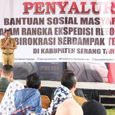 Al Muktabar, Penjabat Gubernur Banten, Menyalurkan Bantuan Sosial dan Mendorong Pengembangan Sumber Daya Manusia