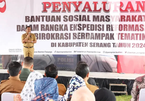 Al Muktabar, Penjabat Gubernur Banten, Menyalurkan Bantuan Sosial dan Mendorong Pengembangan Sumber Daya Manusia